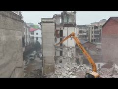 Ο βραχίονας των 15 μέτρων του Hyundai 150 χρησιμοποιείται για την κατεδάφιση κτιρίων